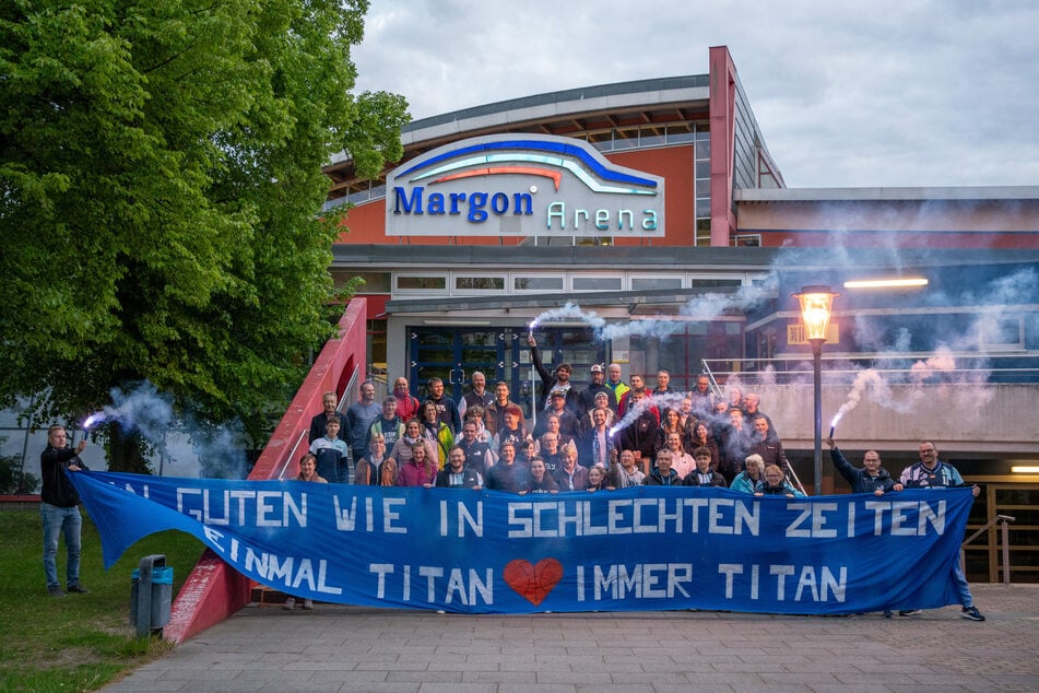 Vor Ort wurden nicht nur Spenden gesammelt, sondern auch konkrete Hilfe angeboten.
