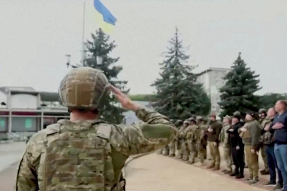 Ukrainian servicemen on Saturday during a ceremony in the liberated city of Balakliia.