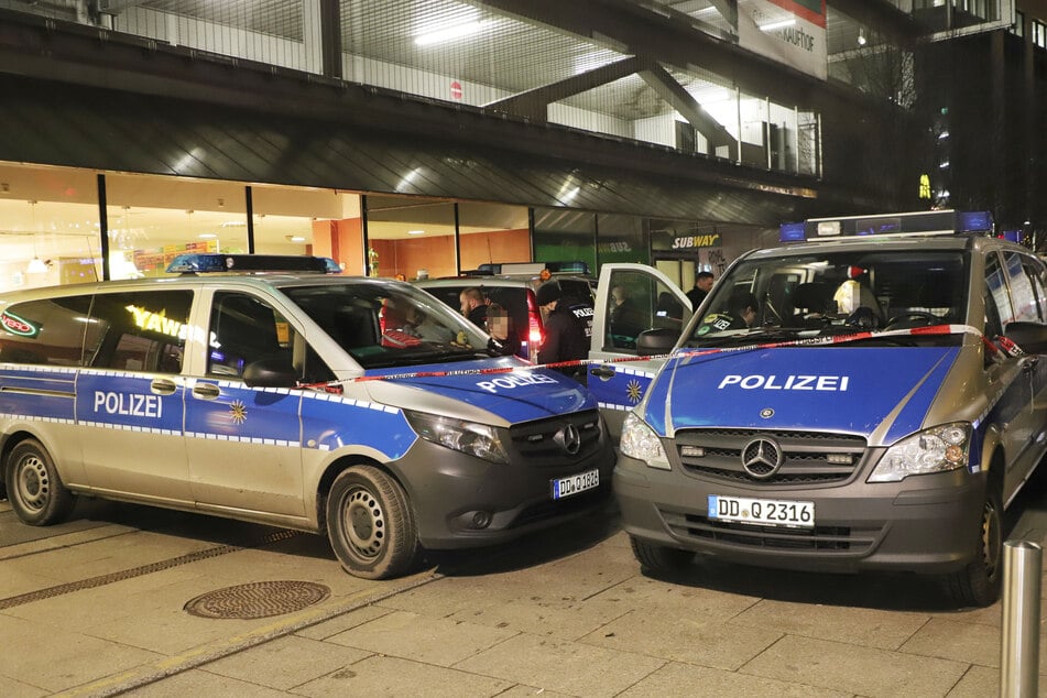 Am Donnerstagabend schlug eine Personengruppe an der Chemnitzer Zentralhaltestelle auf einen 40 Jahre alten Mann ein.