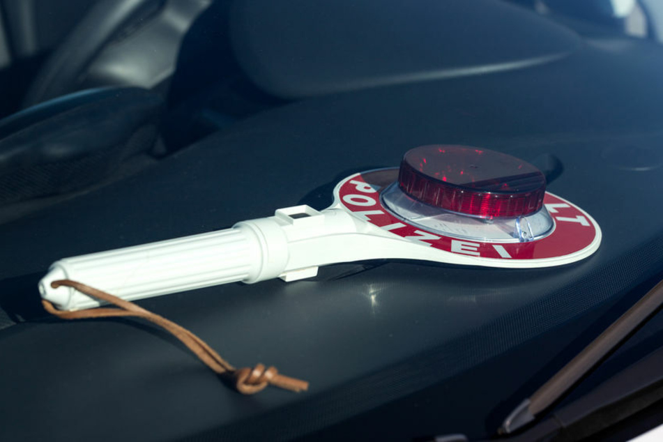 Ein Pärchen im BMW wollte sich am Wochenende in Erfurt einer Polizeikontrolle entziehen. (Symbolbild)