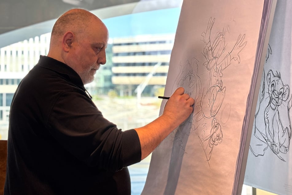 Der renommierte Disney-Comic-Künstler Fernando Güell zeichnete das Cover des "Lustigen Taschenbuches" und prägte die gesamte visuelle Gestaltung als Art Director.