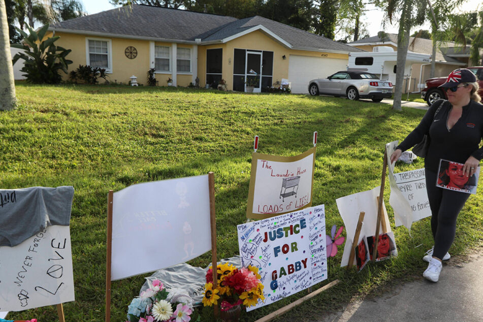 Marissa Zdazinsky reads signs posted in front of the Laundrie family home in North Port, Florida on October 20.