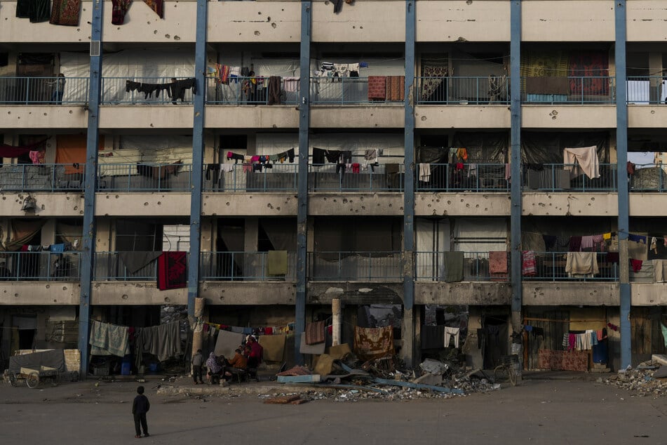 Vertriebene Palästinenser leben in einer Schule des UNRWA, der UN-Agentur für palästinensische Flüchtlinge, westlich von Gaza-Stadt.