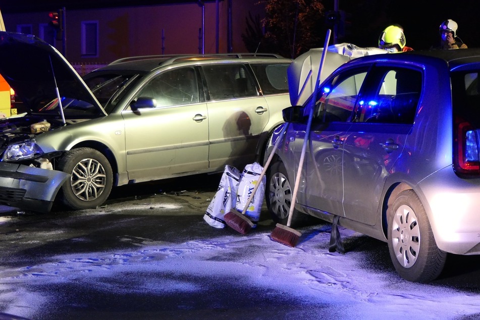 Autos krachen auf Kreuzung zusammen: Ein Verletzter bei Unfall in Grimma