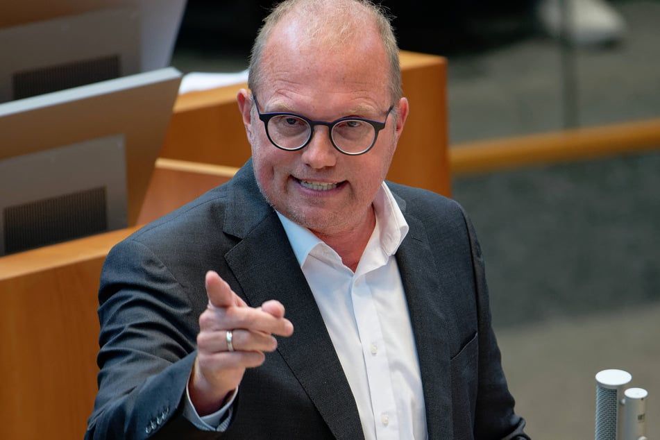 Ihr vorgesetzt ist Jochen Ott (51), seit 2023 Fraktionsvorsitzender der Sozialdemokraten in NRW.