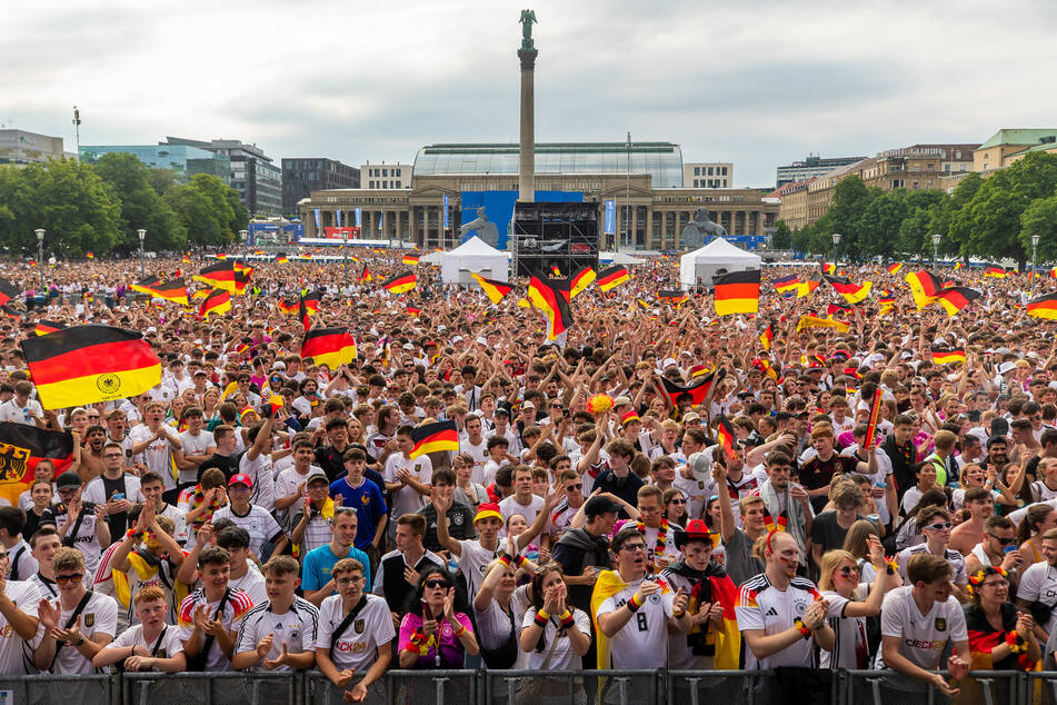 In Stuttgart werden am Samstag wieder tausende Besucher des Public Viewings erwartet.