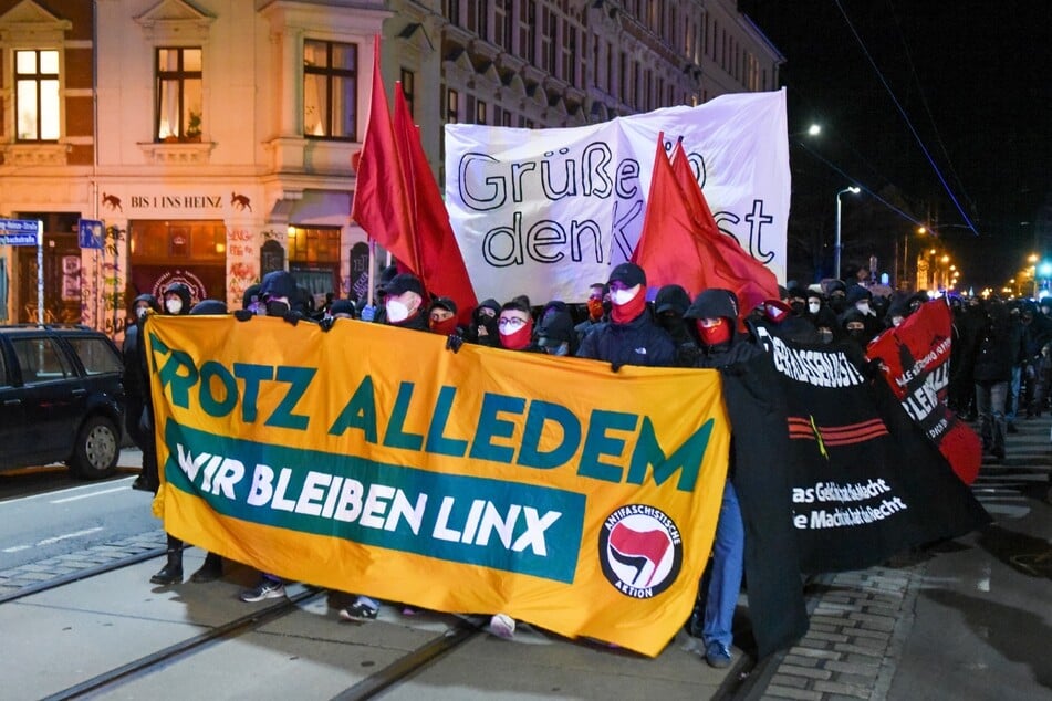 Am Freitagabend zogen circa 450 Demonstrierende durch Connewitz.