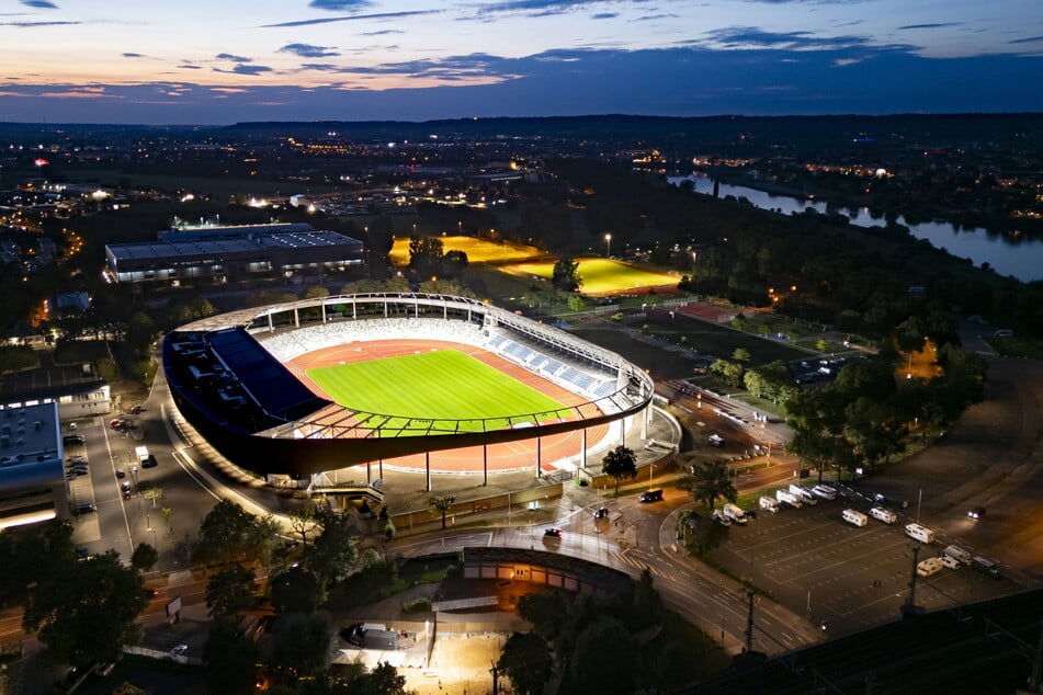 Das Heinz-Steyer-Stadion: Die Kosten für den Sporttempel im Ostragehege schießen weiter nach oben.