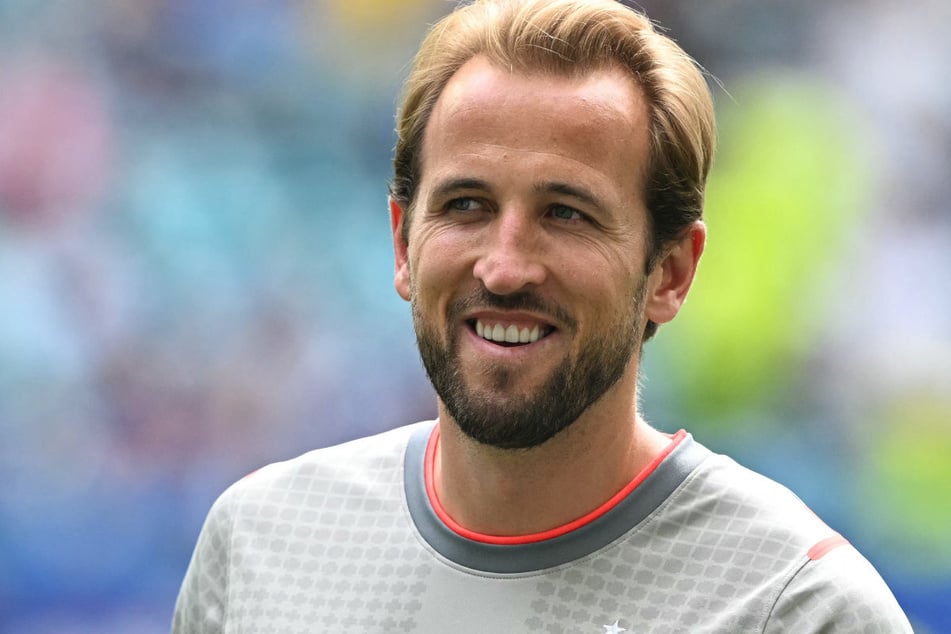 FC-Bayern-Star Harry Kane (33) scheint einer späteren Karriere als Football-Kicker nicht abgeneigt zu sein.