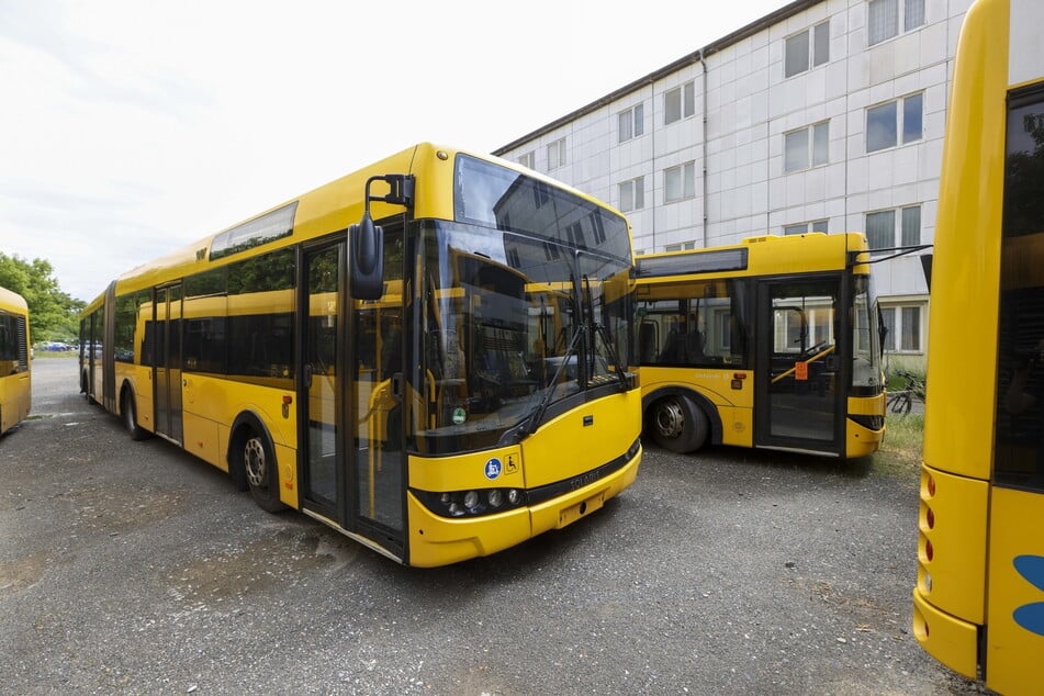 Die ausrangierten Linienbusse sollen wieder flott gemacht und in die Ukraine gefahren werden.