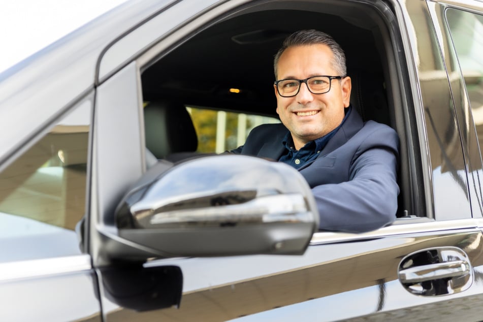 Elegante Fahrzeuge, exklusive Einsätze und ein Job mit Verantwortung: beim Chauffeur Service 8x8 wird jede Fahrt zum Erlebnis.
