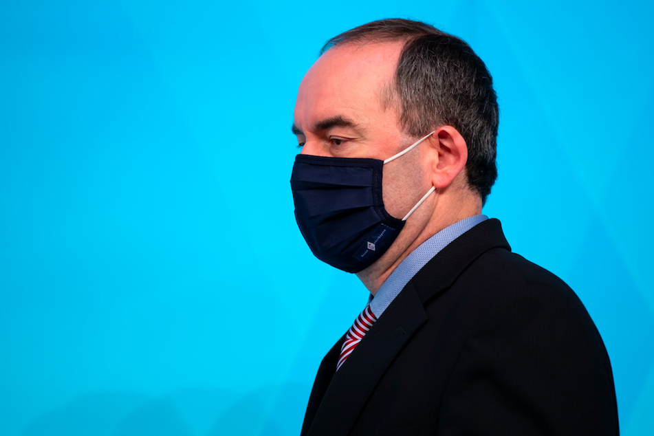 Hubert Aiwanger (49, Freie Wähler), Wirtschaftsminister von Bayern, nimmt nach einer Kabinettssitzung an einer Pressekonferenz teil.