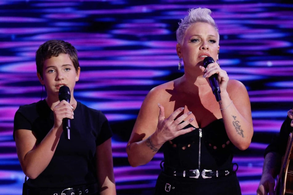Willow Sage Hart (l.) and P!NK performing together at the Democratic National Convention in 2024.
