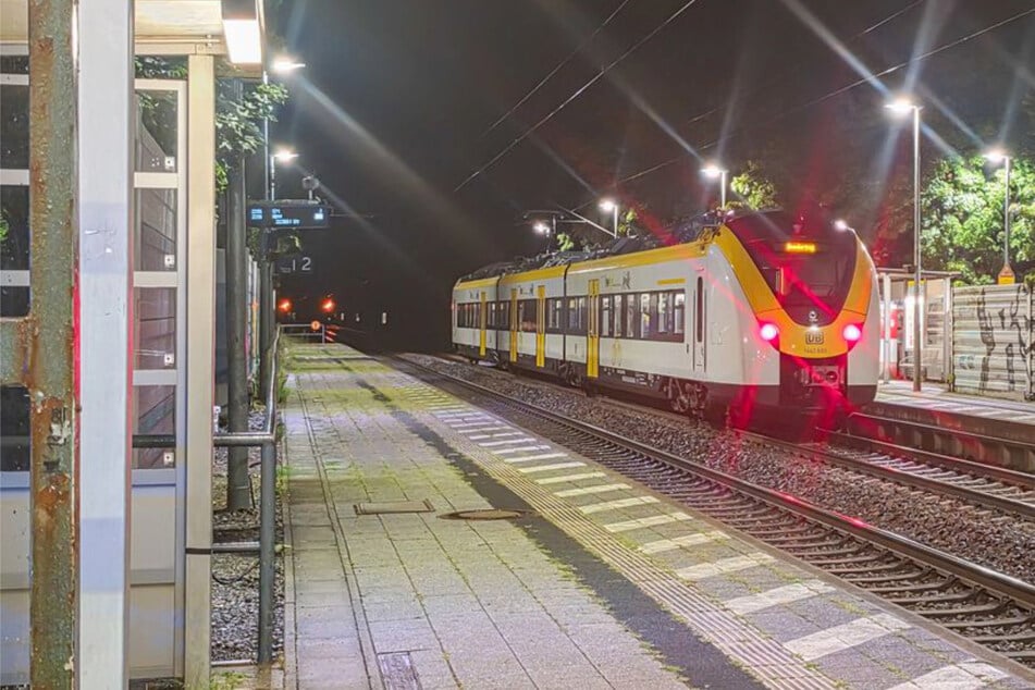 Nach Sturz aus 120 km/h schnellem Zug: Fahrgast bleibt laut Gericht auf freiem Fuß