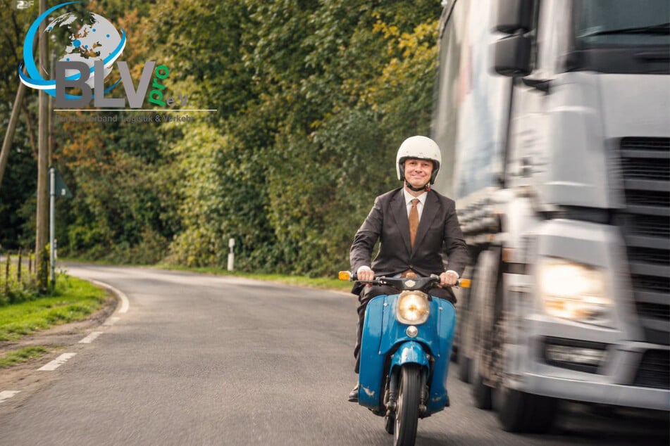 Mithilfe von KI hat der "Bundesverband Logistik &amp; Verkehr-pro" die Szene aus dem "ZDF Magazin Royale" nachgestellt.