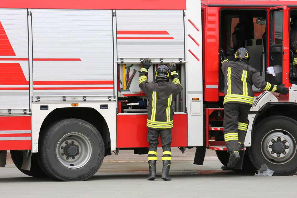 Die Freiweillige Feuerwehr musste eine Frau evakuieren. Für den 83-Jährigen kam jede Hilfe zu spät. (Symboldbild)