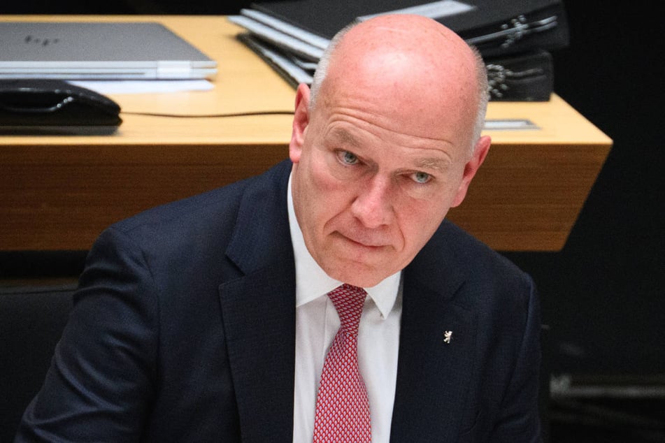 Berlins Regierender Bürgermeister Kai Wegner (53, CDU) ist im Streit um die Kaffeewette zurückgerudert.