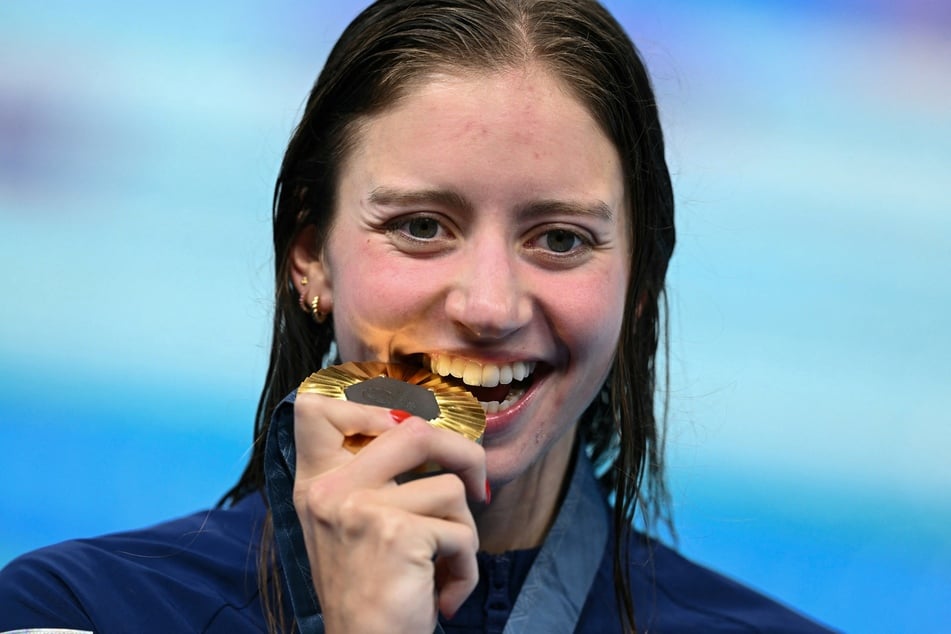 Gold medallist US' Kate Douglass poses with her medal after the women's 200m breastsroke swimming event during the Paris 2024 Olympic Games at the Paris La Defense Arena in Nanterre, west of Paris, on August 1, 2024.