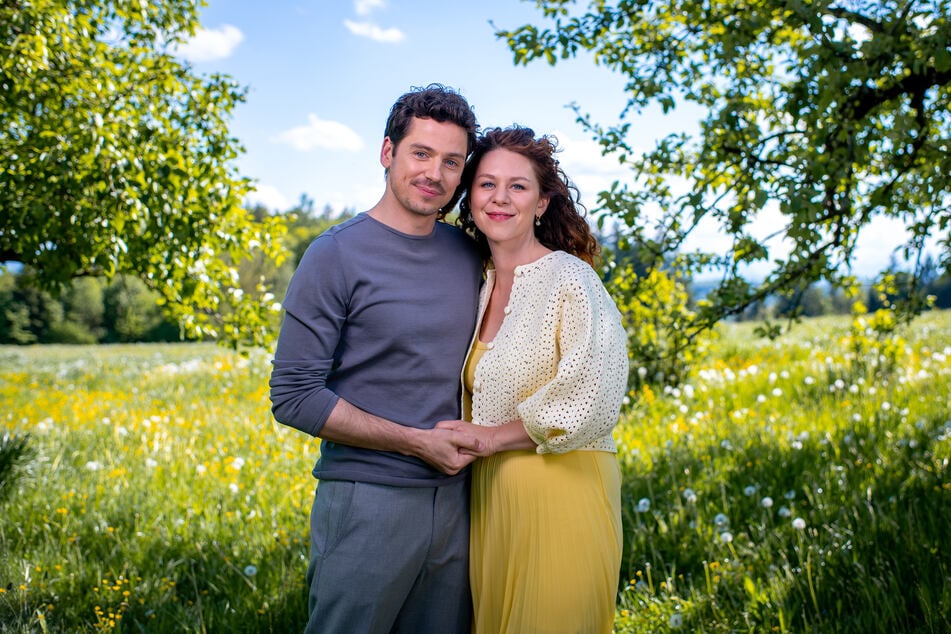 Das Traumpaar der 22. Staffel: Fanny Schätzl (gespielt von Johanna Graen, 35) und Kilian Rudloff (Anthony Paul, 40).