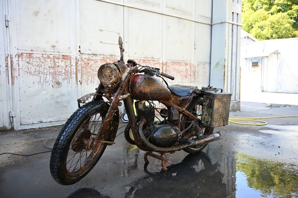 Das Motorrad befindet sich inzwischen im Institut und Museum für Militärgeschichte in Budapest, wo es restauriert wird.