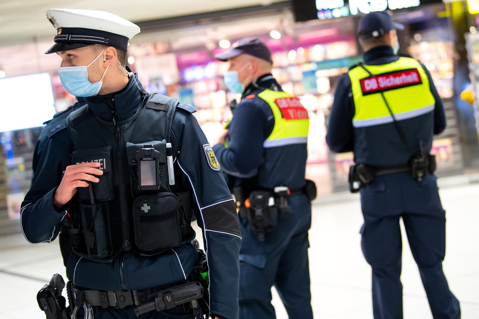 Die Bundespolizei hat am Düsseldorfer Hauptbahnhof einen Randalierer festgenommen. (Symbolbild)