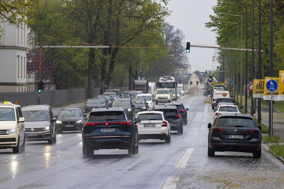 Keine parkenden Brummis: So sieht die Stauffenbergallee mit Blickrichtung stadteinwärts aktuell aus.