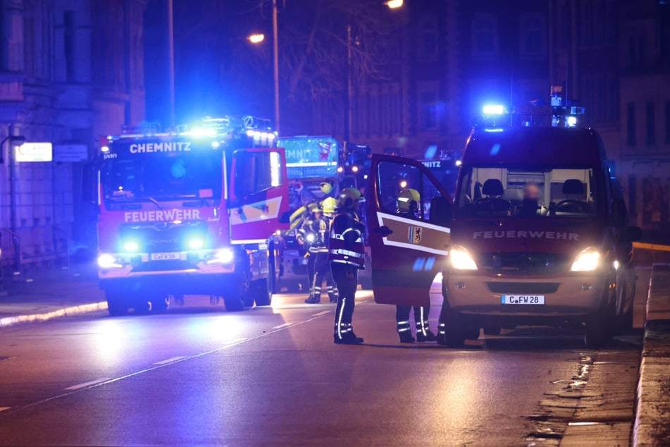 Die Zwickauer Straße musste während des Löscheinsatzes voll gesperrt werden.