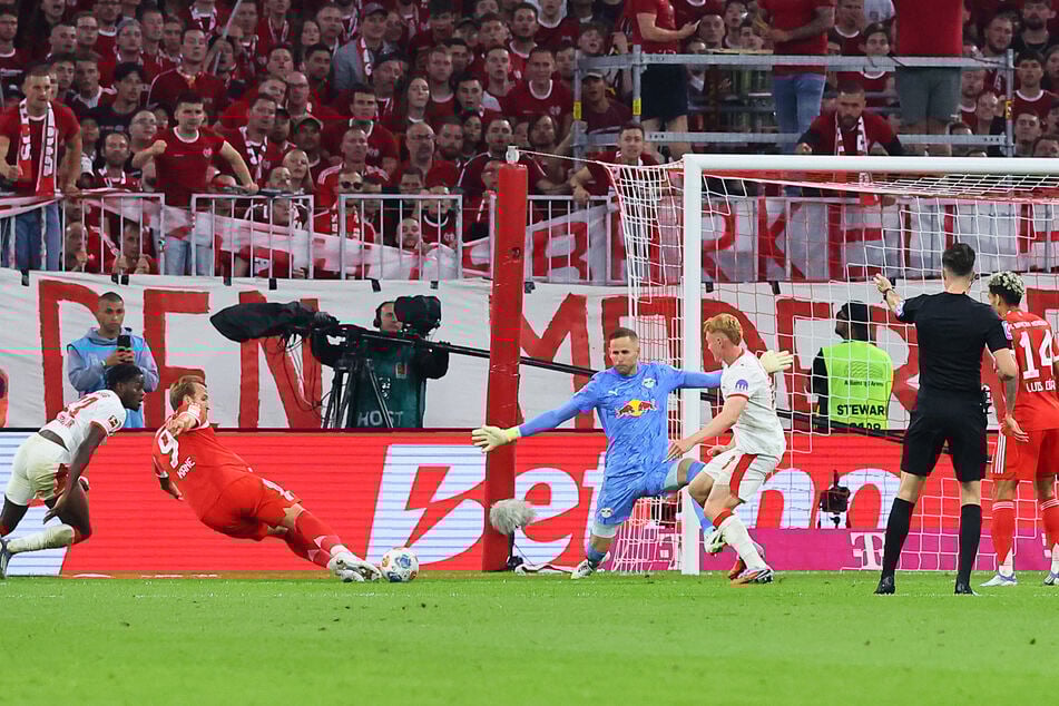 Peter Gulacsi (35) musste gegen den FC Bayern München direkt sechsmal nach hinten greifen.