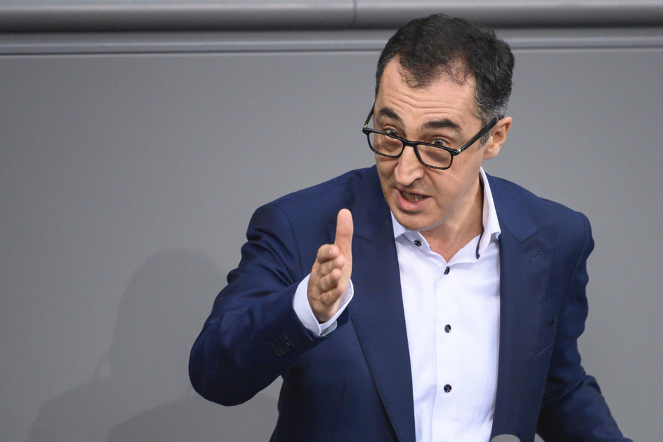 Cem Özdemir (Bündnis 90/Die Grünen) spricht im November 2020 in der Plenarsitzung im Deutschen Bundestag.