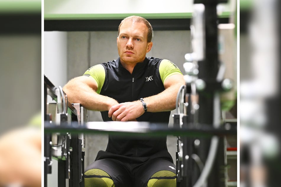 Nachdenklich sitzt Francesco Friedrich (35) hinter dem Startgerät im Altenberger Trainingszentrum.