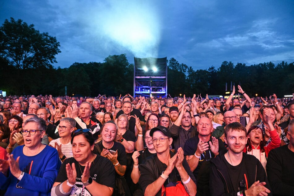 Vor etwa 4000 Fans wurde zusammen auf der Peißnitzinsel gefeiert.