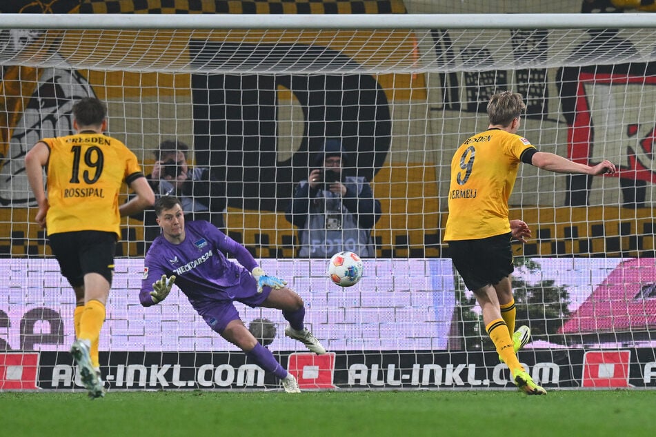 Vincent Vermeij (31, r.) ließ gegen Hertha die Riesenchance vom Punkt liegen.