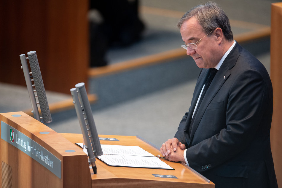 NRW-Ministerpräsident Armin Laschet (60, CDU) gedenkt im Landtag der Flutopfer.