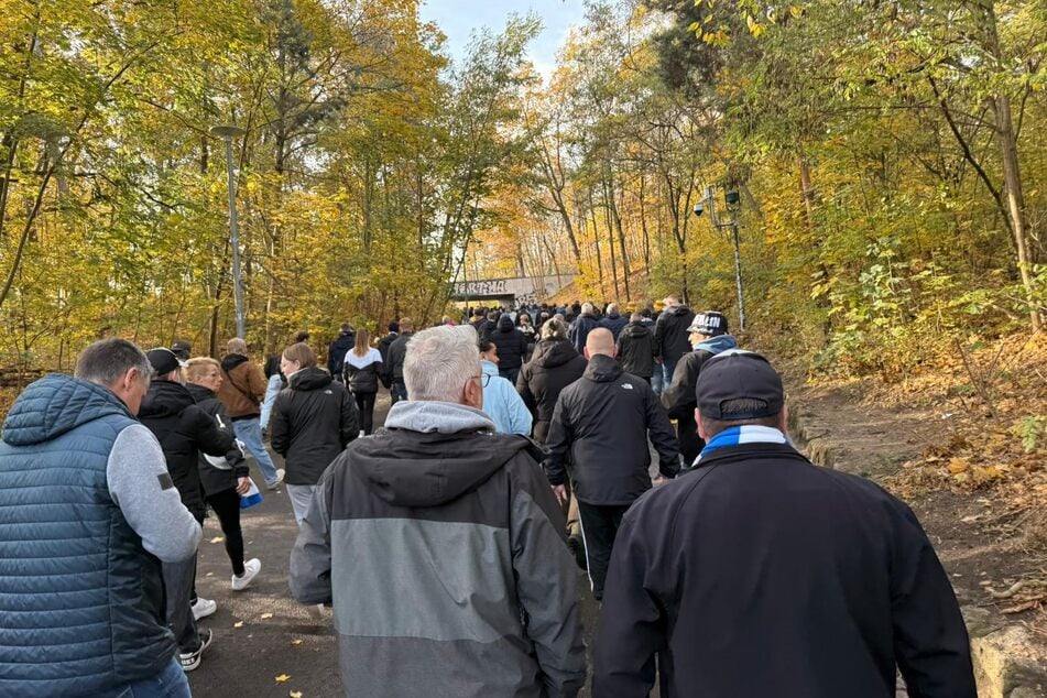 Die Fans auf dem Weg zum Stadion.