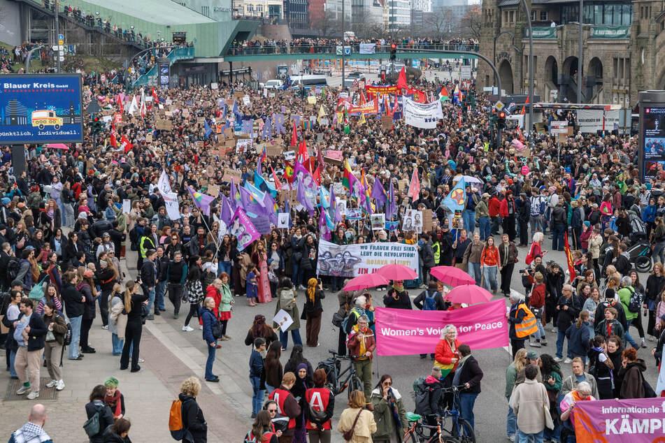 Zahlreiche Teilnehmende versammelten sich am Sonntag in Hamburg.