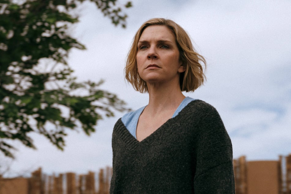Rhea Seehorn schwimmt in Pluribus gegen den Strom.