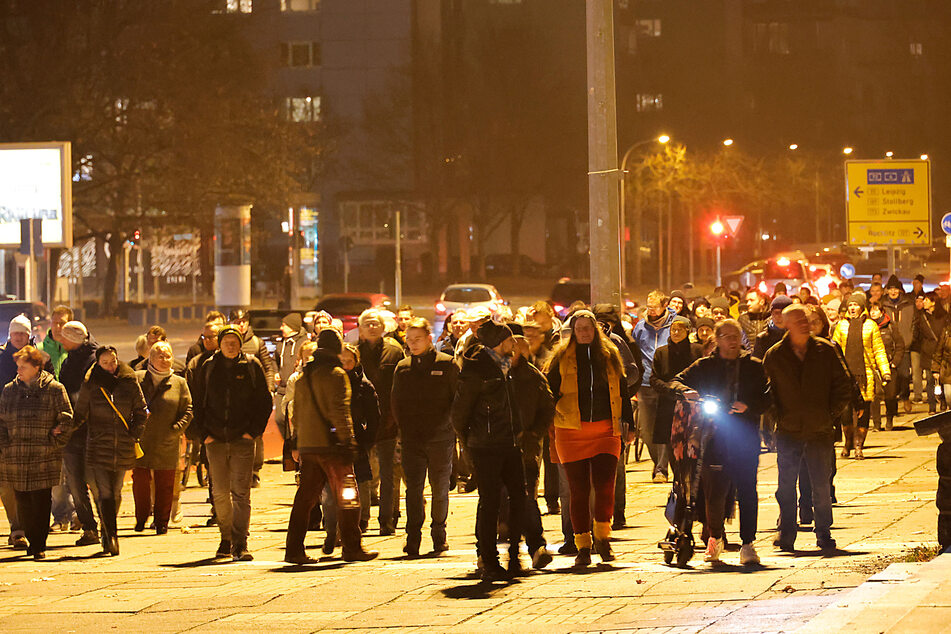 Etliche Chemnitzer waren am Montag in der Innenstadt zusammengekommen, um gegen die Corona-Maßnahmen zu protestieren.