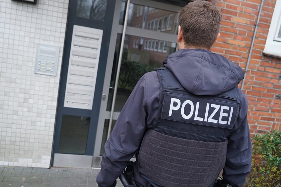 In Deutschland durchsuchen und anderen europäischen Ländern durchsuchen Polzisten gerade die Gebäude der 'Ndrangetha. (Symbolbild)