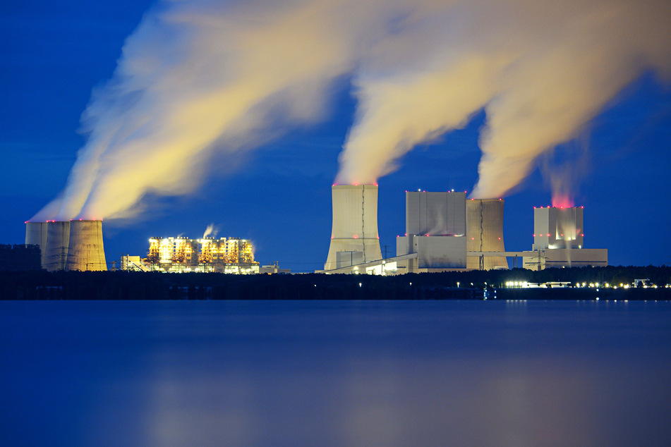 Statt Dreck in die Luft zu schleudern will die LEAG künftig saubere, regenerative Energien erzeugen. Hier ein Blick auf das Kraftwerk Boxberg.
