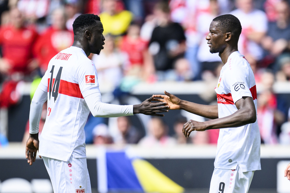 Stuttgarts Serhou Guirassy (r.) und sein kongenialer Sturmpartner Silas (l.) werden dem VfB zum Rückrundenauftakt schmerzhaft fehlen.
