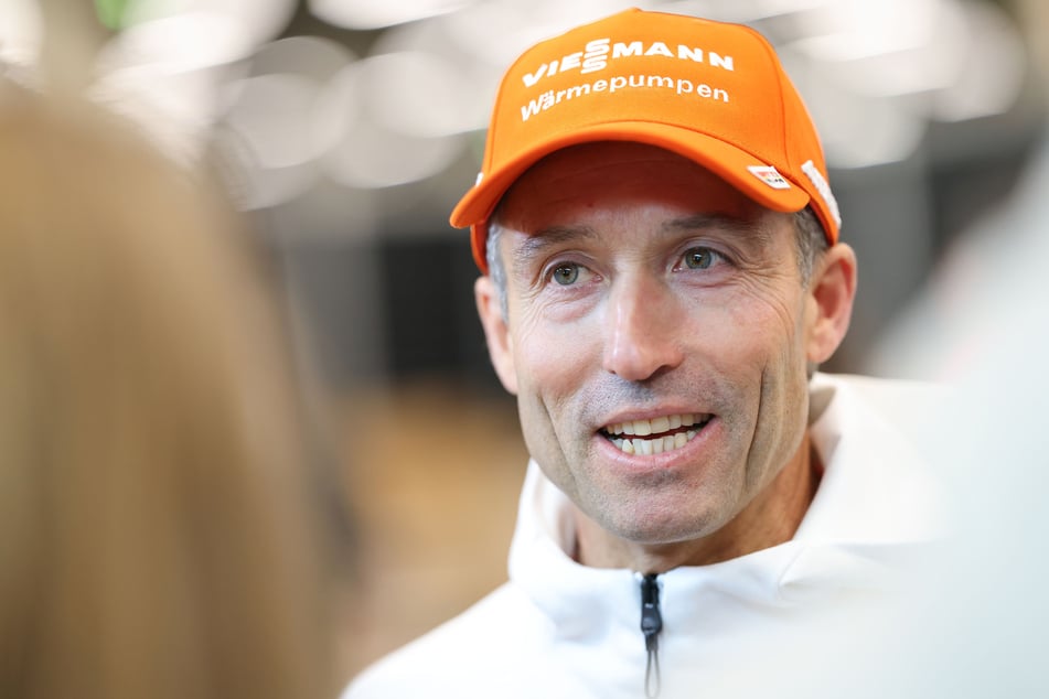 Bundestrainer Peter Schlickenrieder (55) macht sich Sorgen um seine Athletin.