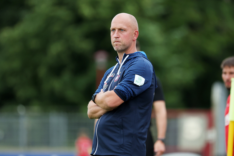 FCE-Coach Timo Rost will bei Heim-Debüt den Fans etwas bieten und heute den Bundesligisten das Leben auf jeden Fall schwer machen.