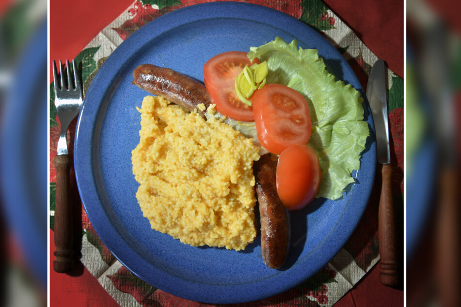 Traditionell wird an Maria Lichtmess Bratwurst mit Hirsebrei gegessen.