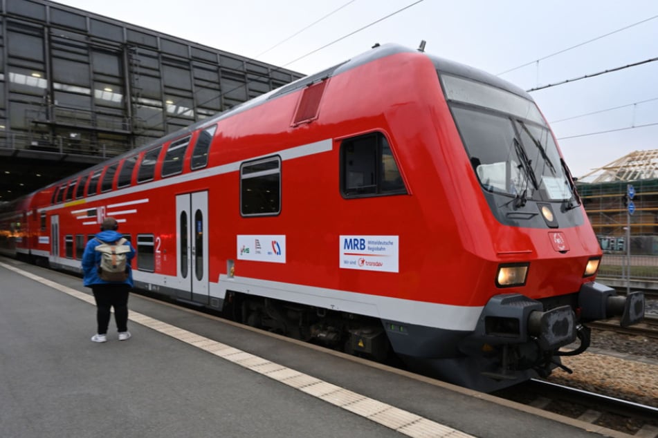 Wegen der hohen Auslastung der Linie der RE6 fahren seit einer Woche auch Ersatzbusse zwischen Chemnitz und Leipzig.