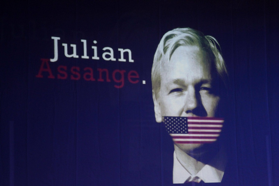 Julian Assange's father puts hope into pardon from Biden