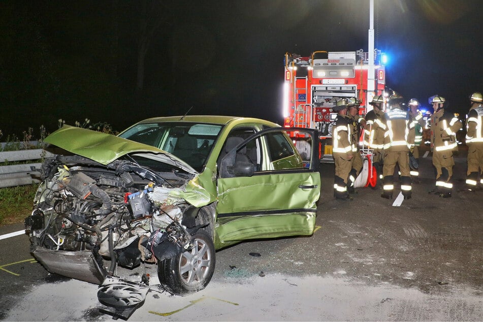 Auch der Ford Fiesta wurde stark beschädigt.