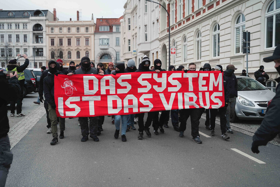 Von Trump-Anhängern über Impf-Gegner bis hin zu "System-Kritikern": Bei der Demo in Görlitz wurden alle möglichen Meinungen vertreten.