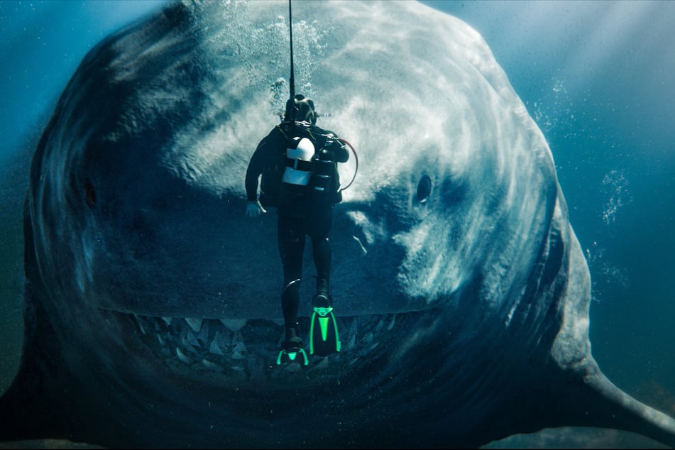Bei "Meg 2: Die Tiefe" sollte man gar nicht erst einschalten.