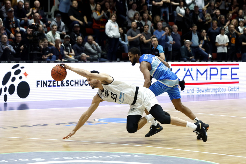 Vergangene Saison trafen die Niners im FIBA Europe Cup auf Craiova. Hier ist Dominic Lockhart (29) gegen die Rumänen in Aktion.