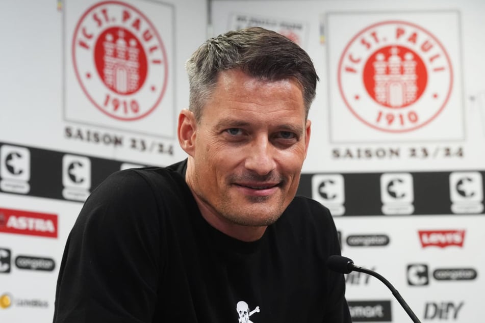 Trainer Alexander Blessin (51). Dank der zuletzt gewonnenen vier Punkte stehen die Hamburger vor dem sechsten Spieltag als Tabellen-14. erstmals nicht auf einem Abstiegsplatz.